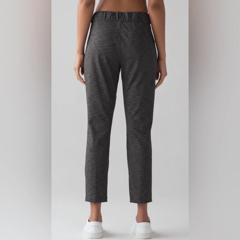 Lululemon, On The Fly Pant, Heathered Black, Size 4 - Picture 4 of 12